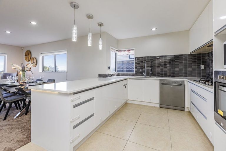 Photo of property in 134 Keri Vista Rise, Papakura, 2110