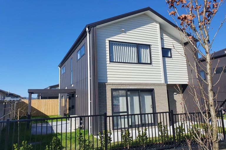 Photo of property in 12 Grandifolia Road, Takanini, 2110