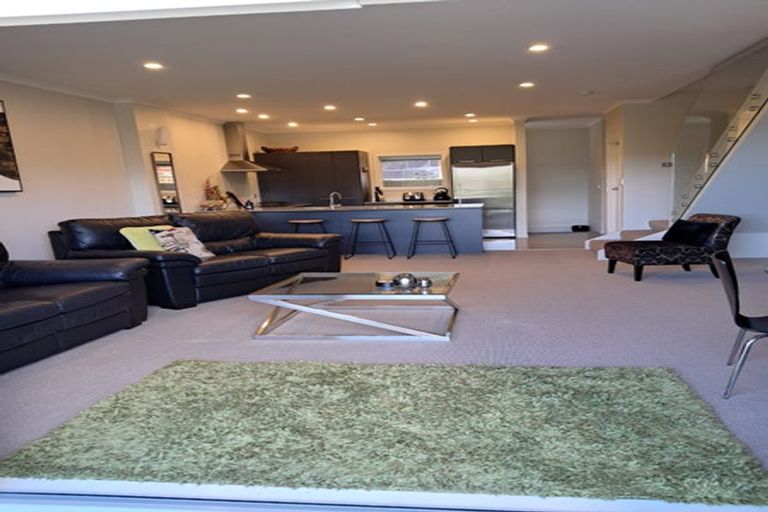 Photo of property in The Strand, 3/16 Ronald Street, Strandon, New Plymouth, 4312