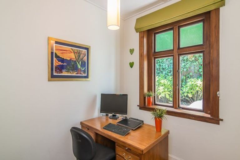 Photo of property in 6 Tiketike Way, Brooklyn, Wellington, 6021