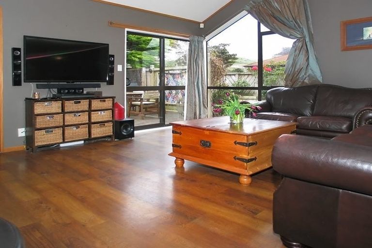 Photo of property in 32 Burbank Crescent, Churton Park, Wellington, 6037