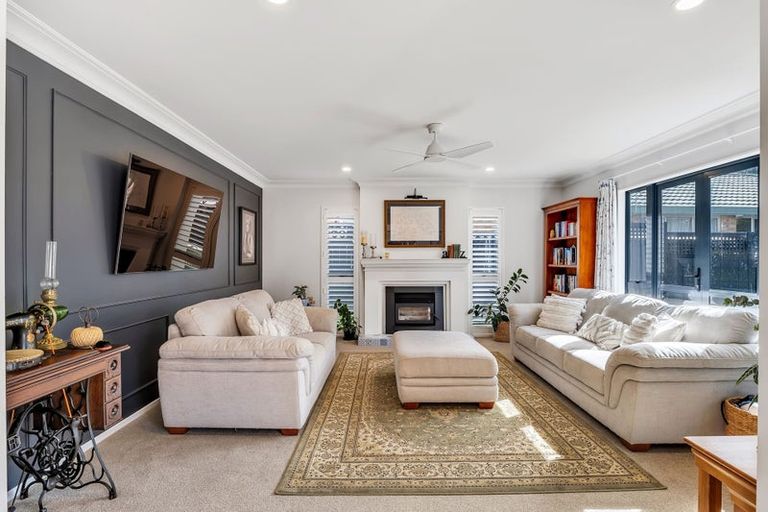 Photo of property in 3 San Ambrosio Rise, Henderson, Auckland, 0612