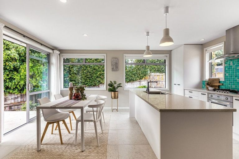 Photo of property in 6a Moera Place, Stanmore Bay, Whangaparaoa, 0932