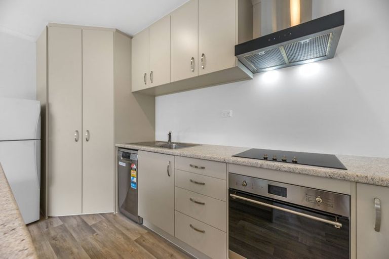 Photo of property in 14 Lance Way, Papamoa, 3118