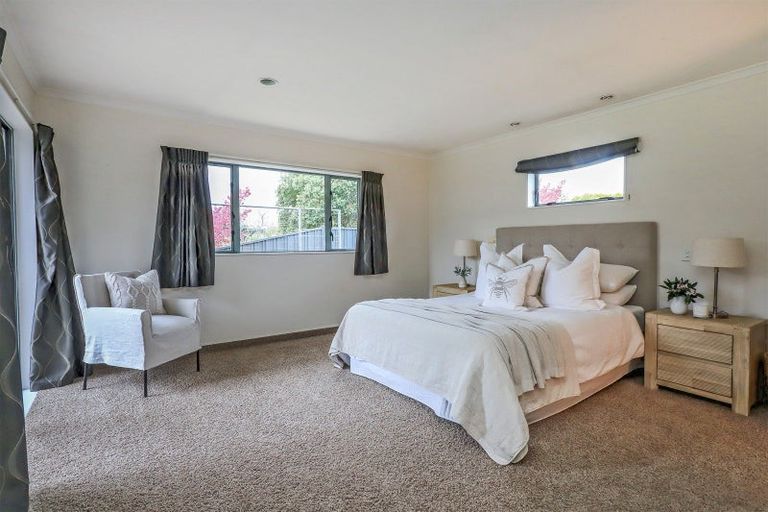 Photo of property in 28 Kensington Drive, Taradale, Napier, 4112