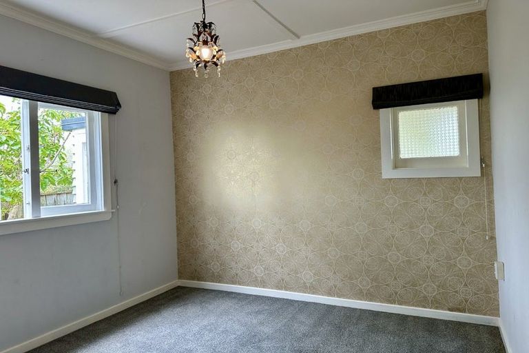 Photo of property in 42 Puriri Terrace, Roslyn, Palmerston North, 4414