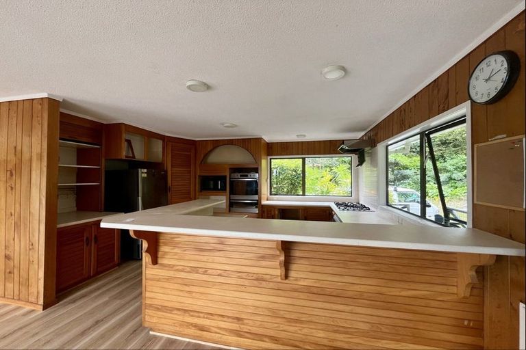 Photo of property in 18 Wade River Road, Stanmore Bay, Whangaparaoa, 0932