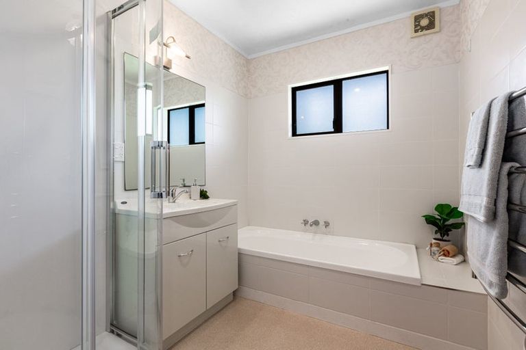 Photo of property in 17 Shackle Lane, Whitby, Porirua, 5024