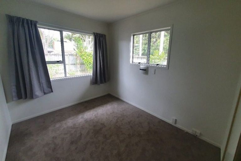 Photo of property in 24 Walton Street, Red Beach, 0932
