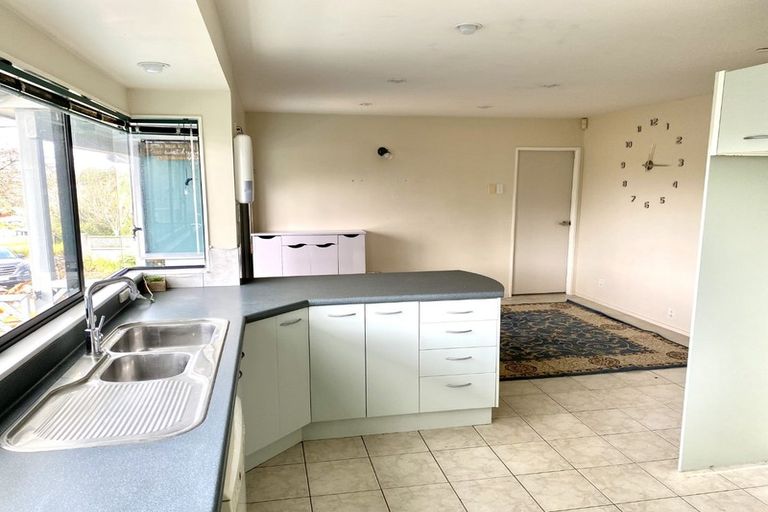 Photo of property in 18 Lanham Lane, Massey, Auckland, 0614