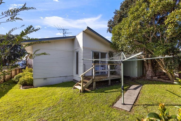 Photo of property in 71b Red Beach Road, Red Beach, 0932