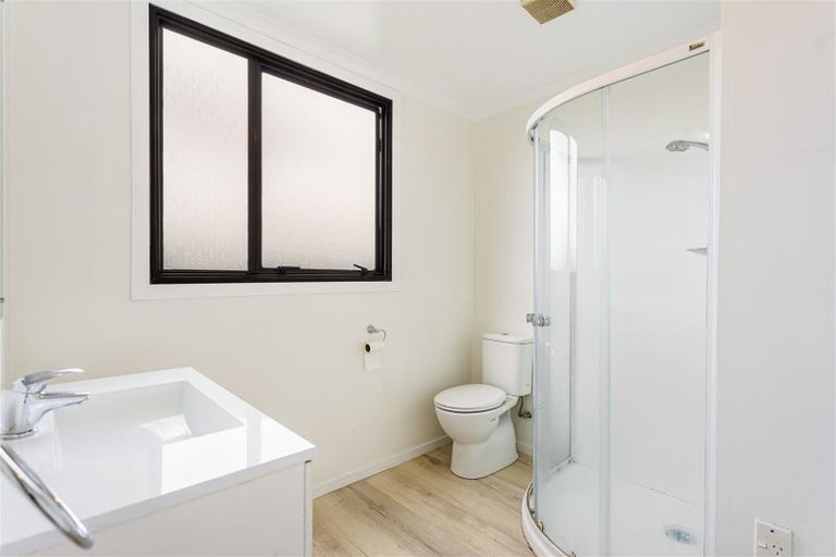 Photo of property in 3 Maywood Crescent, Glen Eden, Auckland, 0602