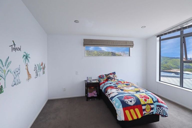 Photo of property in 63 Tamworth Crescent, Newlands, Wellington, 6037