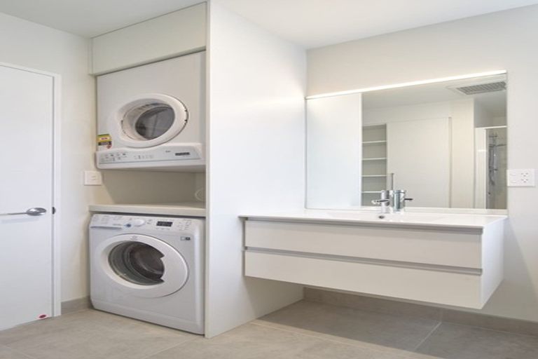 Photo of property in Riverena Flats, 377 Barbadoes Street, Christchurch Central, Christchurch, 8011