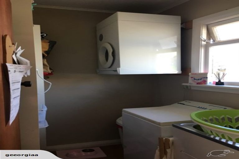 Photo of property in 4 Gordon Street, Glen Avon, New Plymouth, 4312