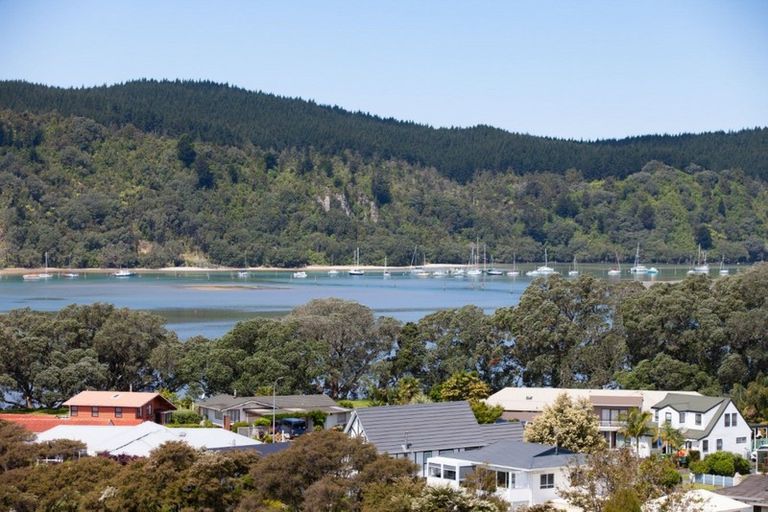 Photo of property in 133 Bruce Wallace Place, Whangamata, 3620