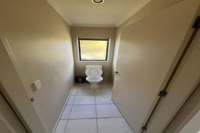 Photo of property in 27 James Nairn Grove, Riverstone Terraces, Upper Hutt, 5018