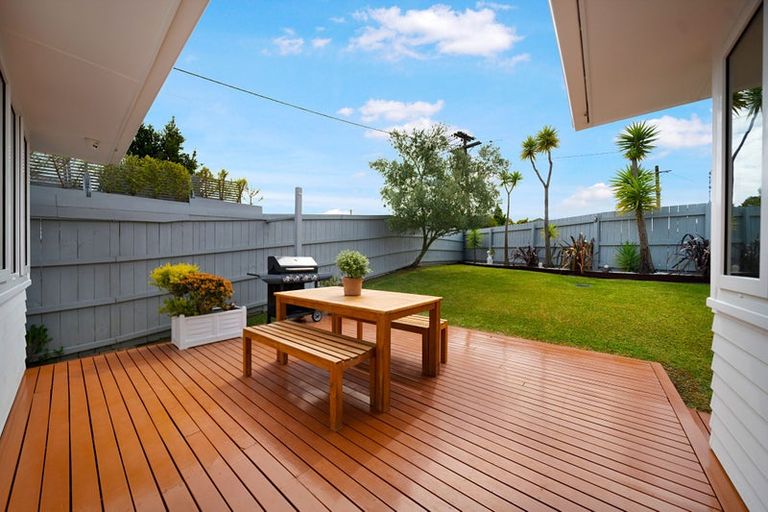 Photo of property in 23 Cornwall Street, Te Atatu South, Auckland, 0610