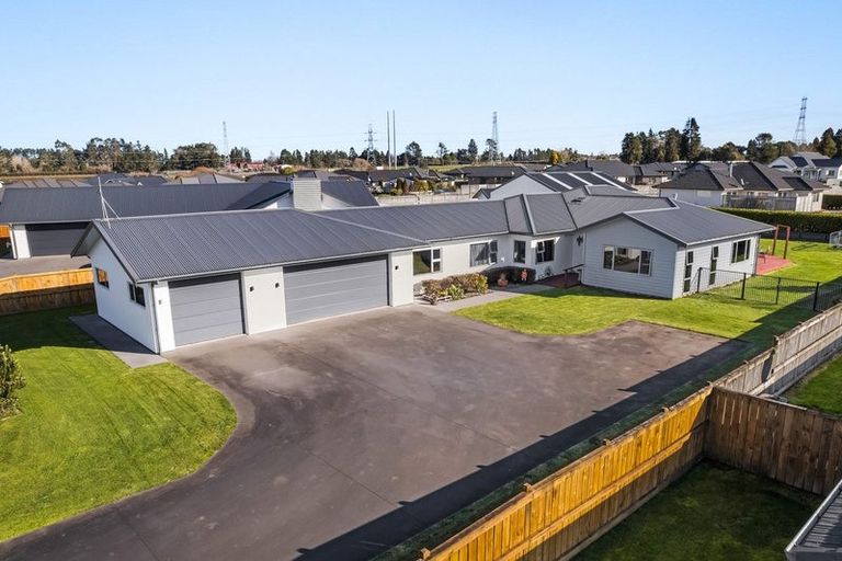 Photo of property in 22 Mercade Close, Stratford, 4332