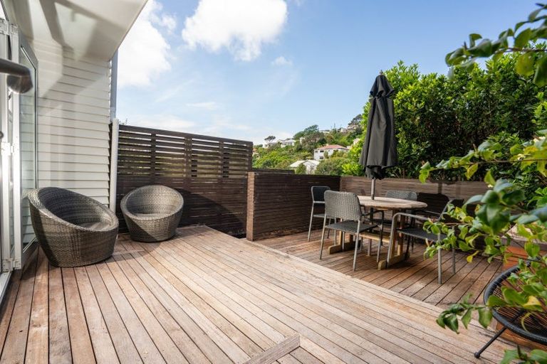 Photo of property in 11 Tiketike Way, Brooklyn, Wellington, 6021