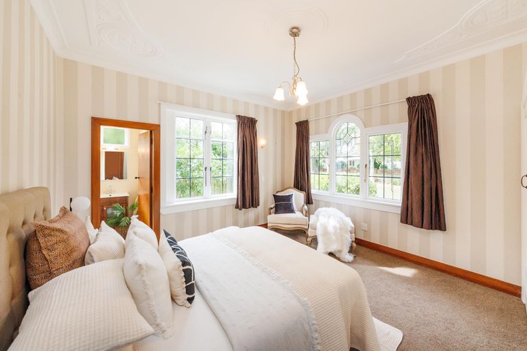 Photo of property in 11 Elmira Avenue, Hokowhitu, Palmerston North, 4410