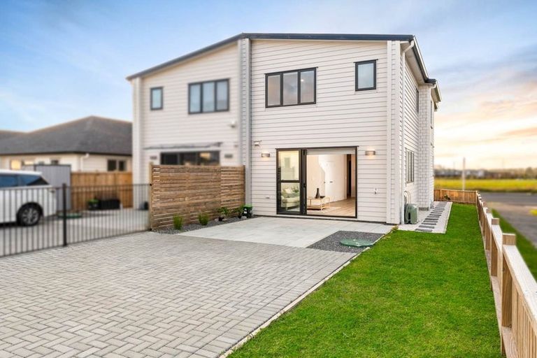 Photo of property in 30 Auranga Drive, Karaka, 2113