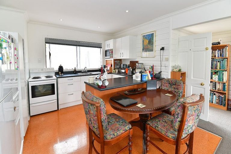Photo of property in 7 Mangakura Road, Helensville, 0800