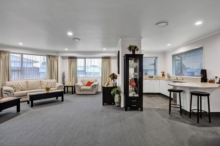 Photo of property in 16 Ramanui Avenue, Hawera, 4610