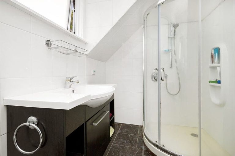 Photo of property in 6 Thomas Hook Street, Tawa, Wellington, 5028