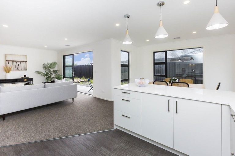 Photo of property in 8 Passchendaele Grove, Trentham, Upper Hutt, 5018