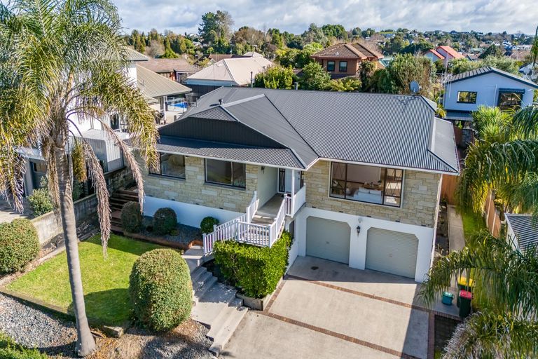 Photo of property in 21 Madill Road, St Andrews, Hamilton, 3200