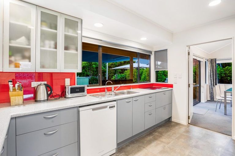 Photo of property in 27 Glucina Avenue, West Harbour, Auckland, 0618