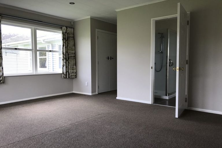 Photo of property in 7 Lyndhurst Road, Te Atatu South, Auckland, 0610