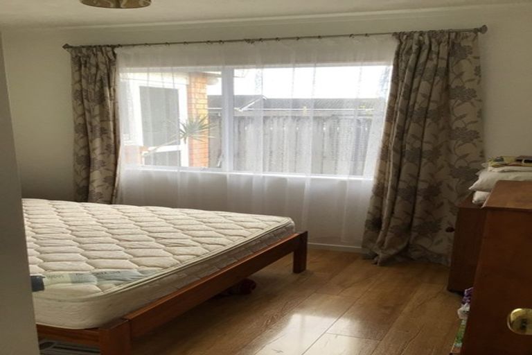 Photo of property in 11 Gloria Avenue, Te Atatu Peninsula, Auckland, 0610