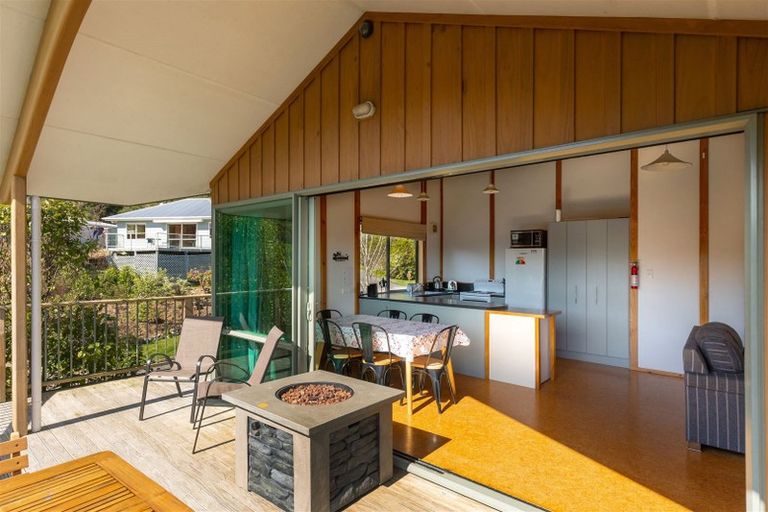 Photo of property in 21 Amelia Crescent, Waikawa, Picton, 7220
