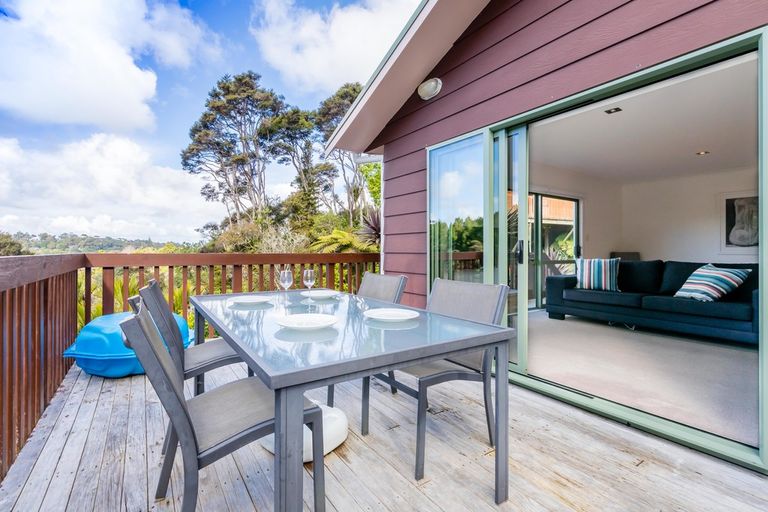 Photo of property in 85 Laingholm Drive, Laingholm, Auckland, 0604