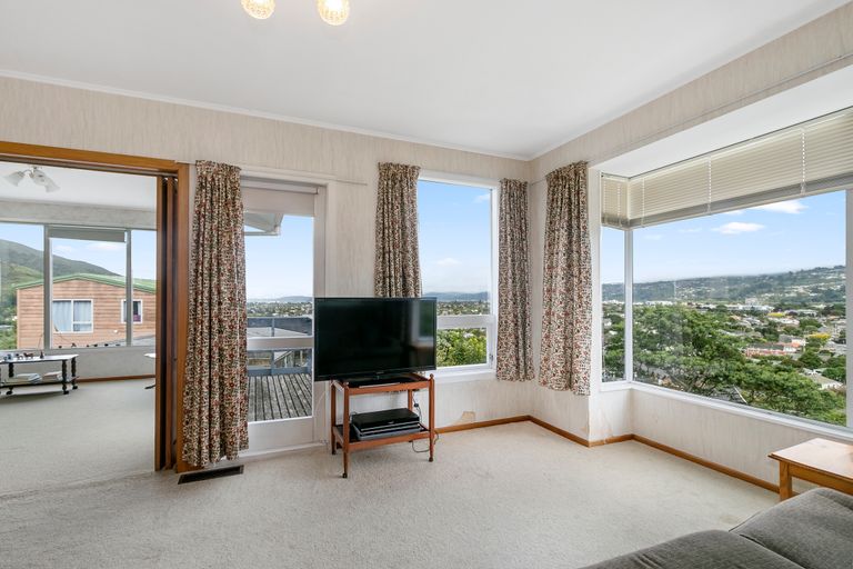 Photo of property in 19 Summit Road, Fairfield, Lower Hutt, 5011