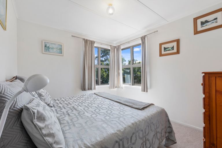 Photo of property in 1/412 East Coast Road, Sunnynook, Auckland, 0630