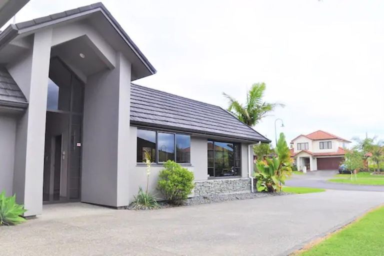 Photo of property in 12 Kalmore Place, Flat Bush, Auckland, 2016