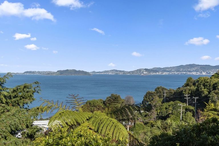 Photo of property in 25 Singers Road, Korokoro, Lower Hutt, 5012