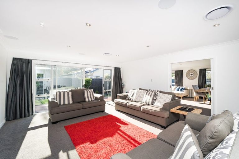 Photo of property in 26 Chestnut Close, Kelvin Grove, Palmerston North, 4414