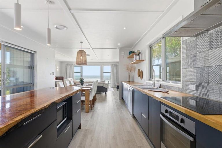 Photo of property in 211 Pukehina Parade, Pukehina, Te Puke, 3189