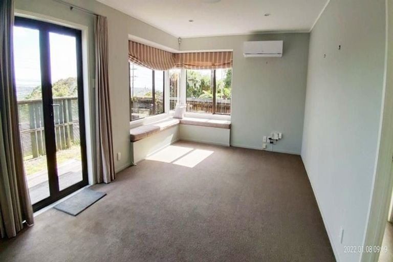 Photo of property in 722 East Coast Road, Pinehill, Auckland, 0632