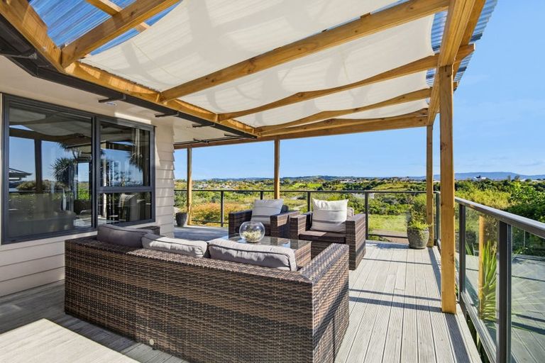 Photo of property in 64 Sereno Vista, Bellevue, Tauranga, 3110