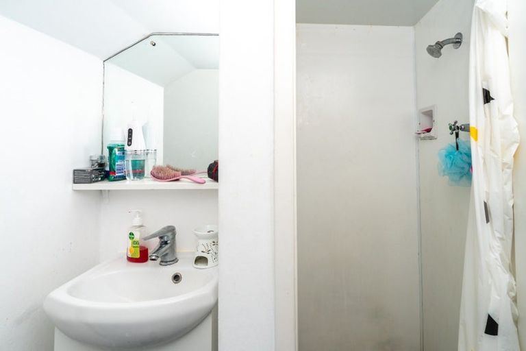 Photo of property in 87 Queens Drive, Lyall Bay, Wellington, 6022