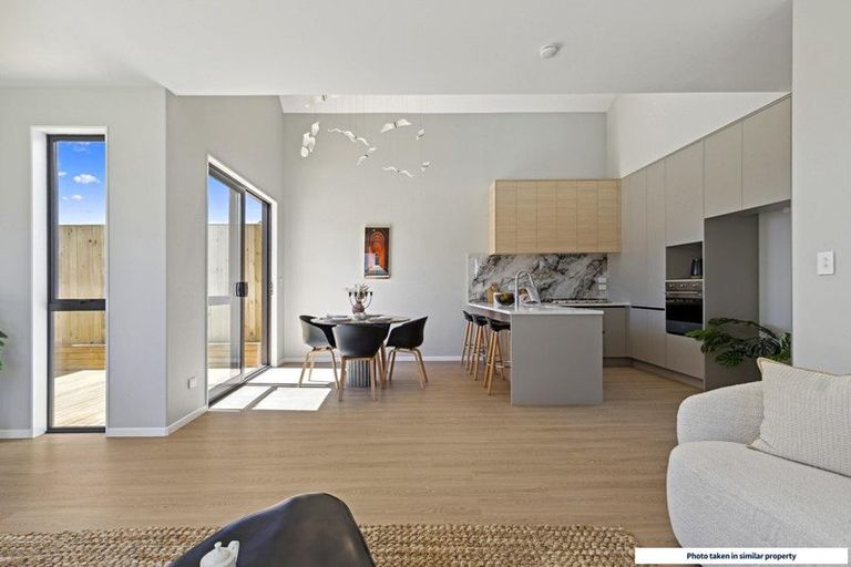 Photo of property in 2 Paretao Street, Massey, 0614