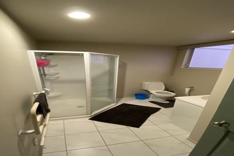 Photo of property in 37u2 Mills Road, Brooklyn, Wellington, 6021