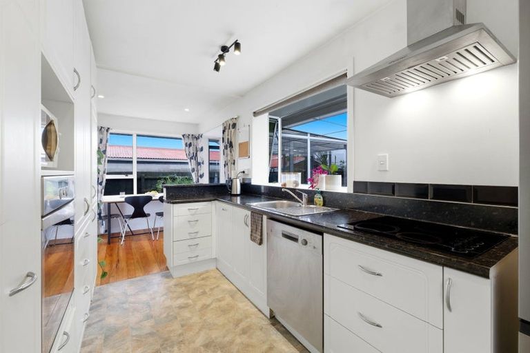 Photo of property in 3 Cowper Place, Avondale, Christchurch, 8061