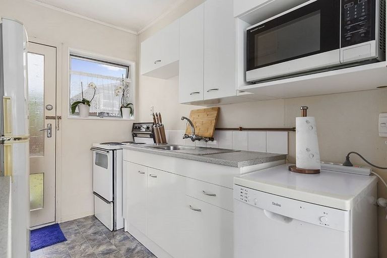 Photo of property in 2/10 Roseburn Place, Pakuranga, Auckland, 2010