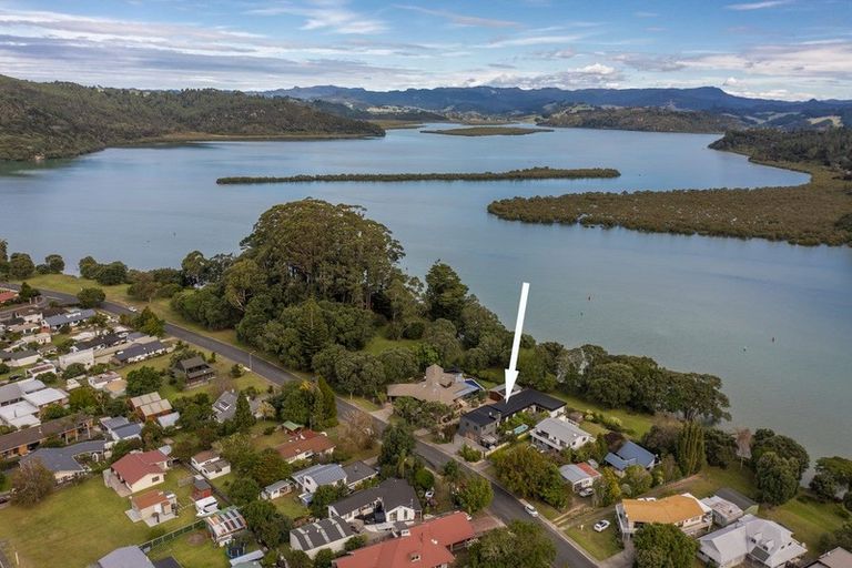 Photo of property in 6 Robinson Road, Whitianga, 3510